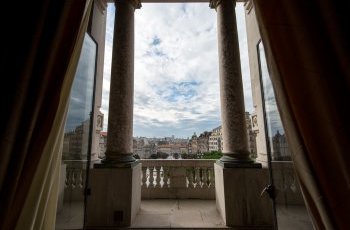Executive approves first package of measures to support families and companies