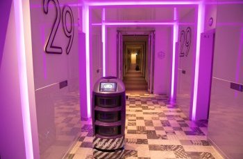 YOTEL Porto: robots, little human contact and comfort for the post-Covid era YOTEL Porto: robots, little human contact and comfort for the post-Covid era